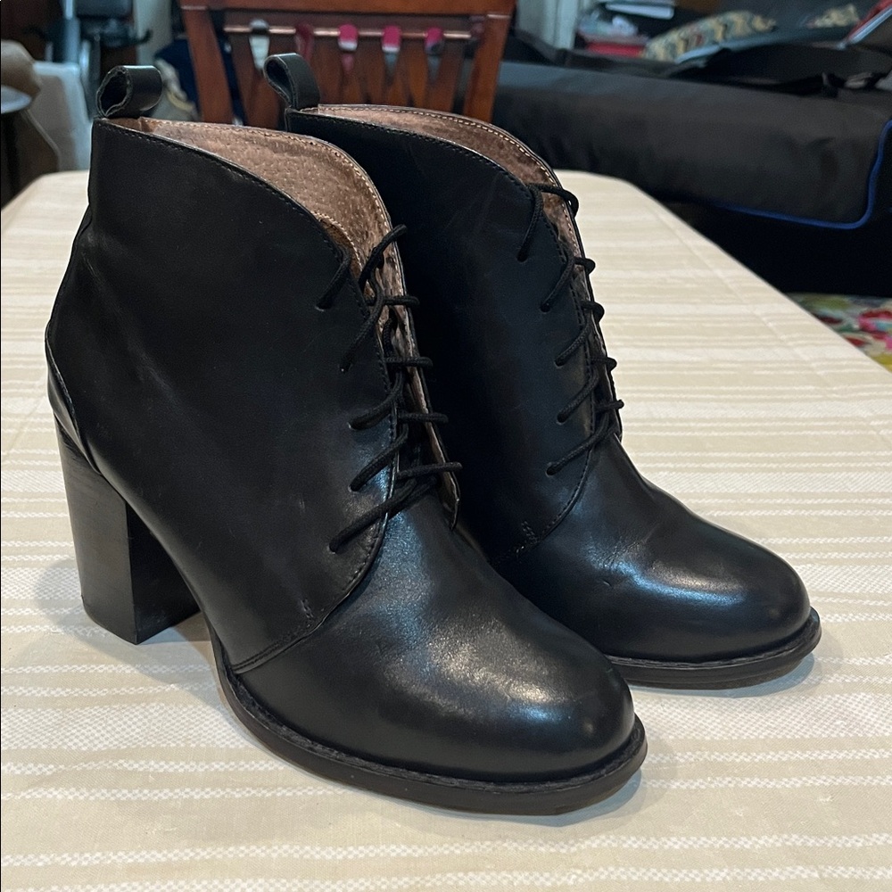 Seychelles Black Lace Up Leather Ankle Boots size 9.5 women’s